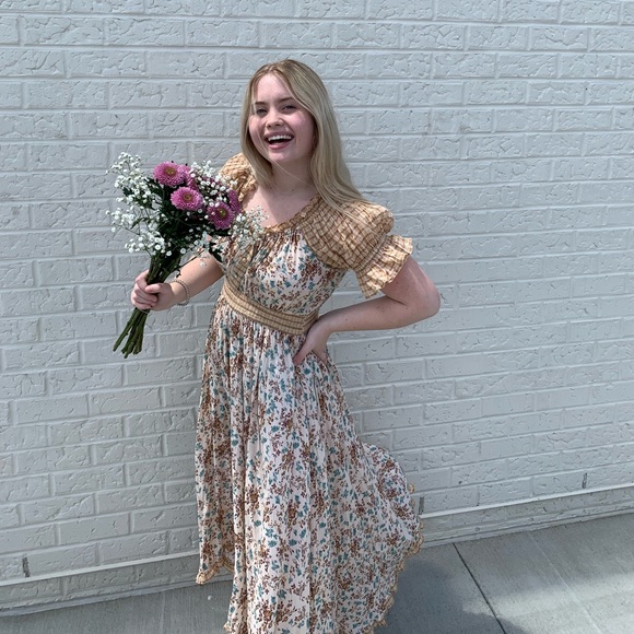 Meet your Posher, Lauren - Picture 3 of 3